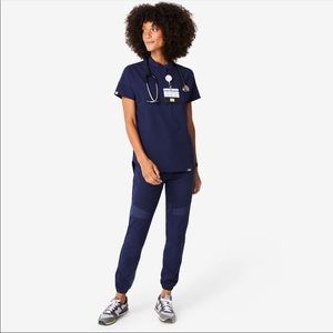 FIGS ❣️Manila❣️ Mandarin Navy Top in S